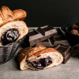 close-up-chocolate-bar-croissants_23-2148542469