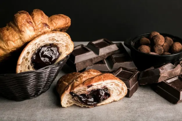 close-up-chocolate-bar-croissants_23-2148542469